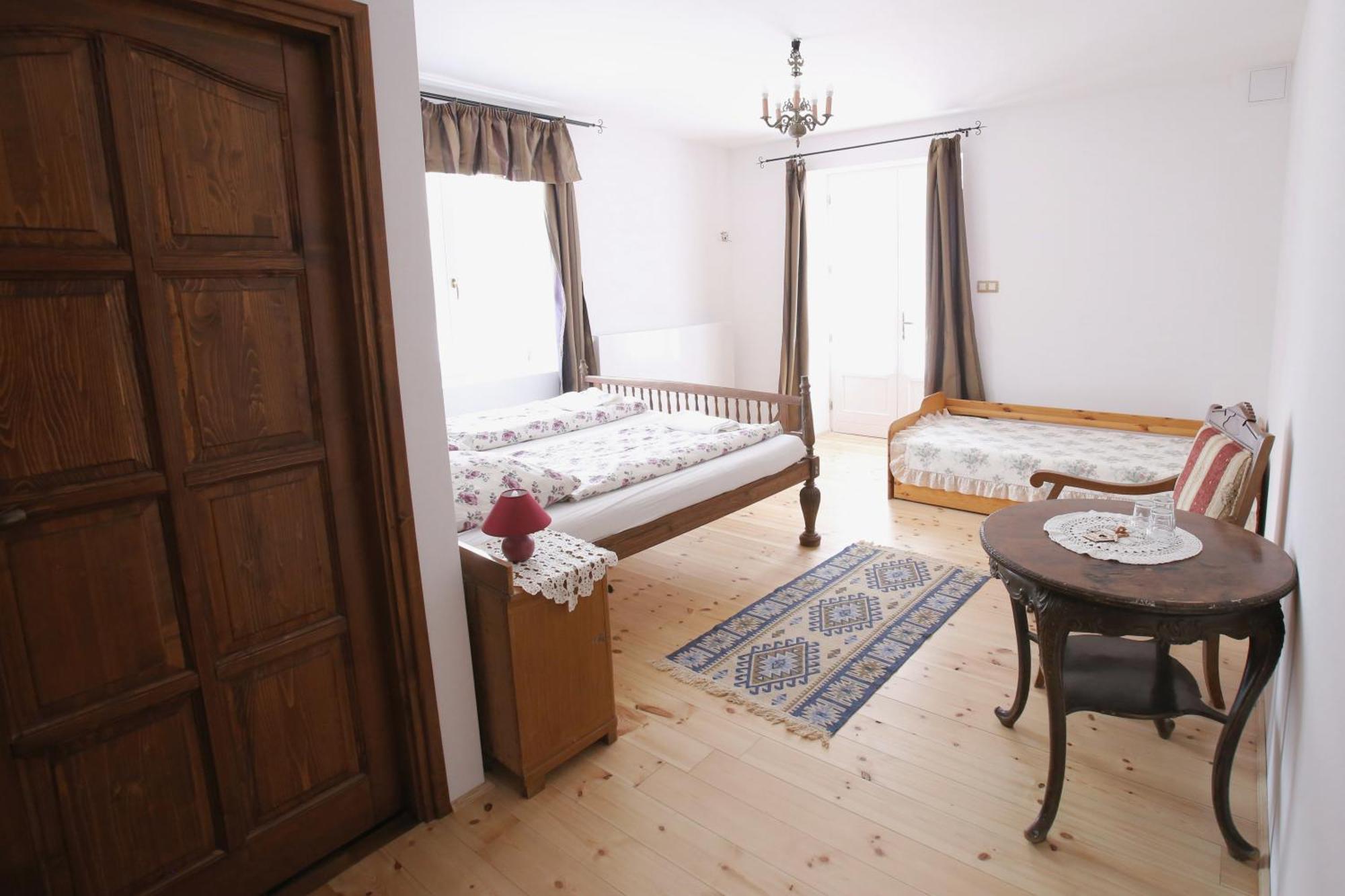 Hubertus Fogado Bed & Breakfast Csesznek Exterior foto