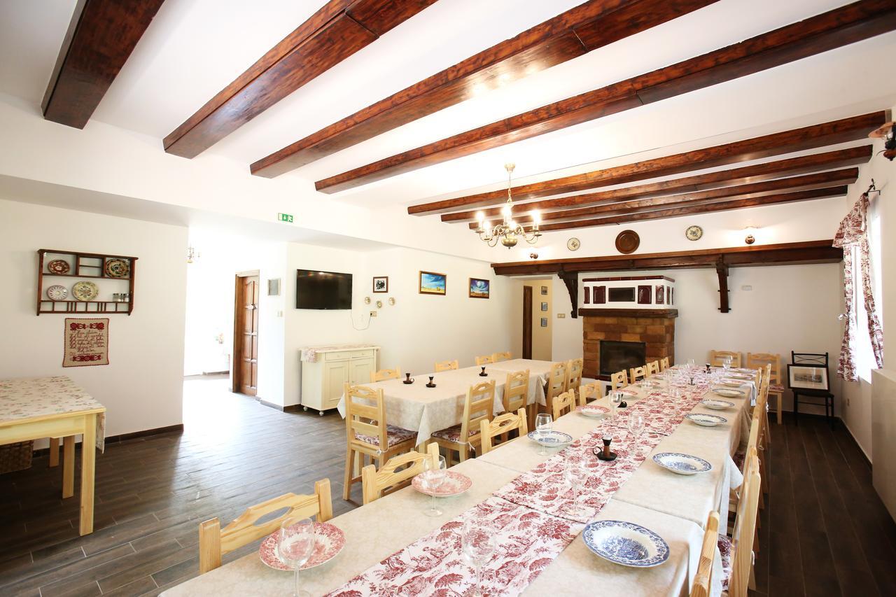 Hubertus Fogado Bed & Breakfast Csesznek Exterior foto